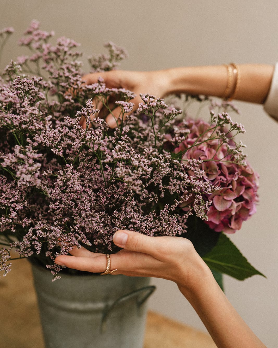 DES FLEURS FRAÎCHES DE SAISON